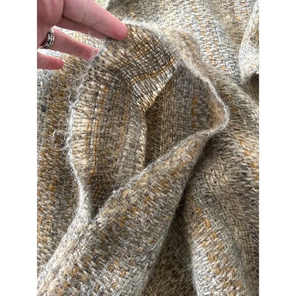 American Vintage Handwoven Poncho Ruana hooded with silver clasp at neck size M - Picture 12 of 13